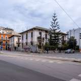 Per accedere a piazzale Locchi, partendo da Parco 2 Giugno, imbocchiamo viale della Repubblica. Dopo 600 metri giriamo a destra...